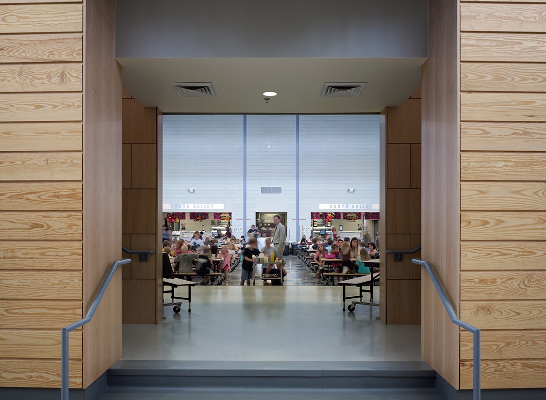 Public and community use spaces (media center, cafeteria / commons, and gymnasium) are grouped together and separated from the main body of the school by the administration. The educational spaces are organized around “grade houses”, smaller communities of 225 students. 